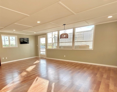 927 27th Street - Photo Thumbnail 21