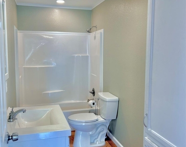927 27th Street - Photo Thumbnail 15