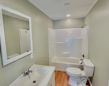 927 27th Street - Photo Thumbnail 16