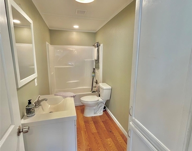 927 27th Street - Photo Thumbnail 9