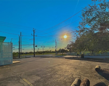 927 27th Street - Photo Thumbnail 12