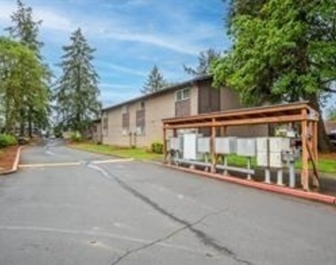 2545 Columbia Blvd - Photo Thumbnail 4