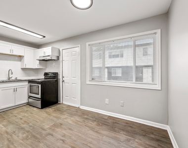 4689 Roswell Road - Photo Thumbnail 4
