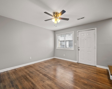 4689 Roswell Road - Photo Thumbnail 9
