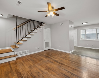 4689 Roswell Road - Photo Thumbnail 7