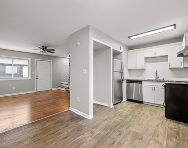 4689 Roswell Road - Photo Thumbnail 5