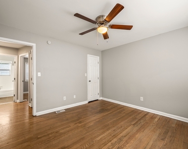 4689 Roswell Road - Photo Thumbnail 16