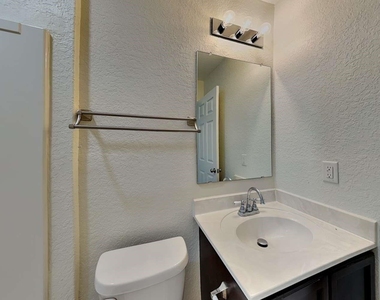 27305 Paraiso Manor - Photo Thumbnail 12