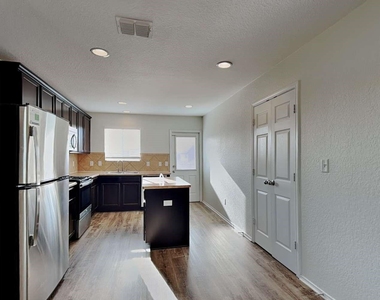 27305 Paraiso Manor - Photo Thumbnail 6
