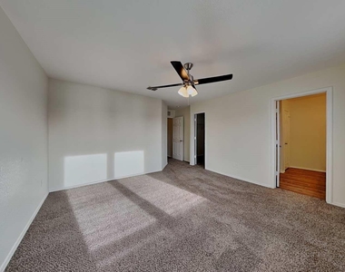27305 Paraiso Manor - Photo Thumbnail 7