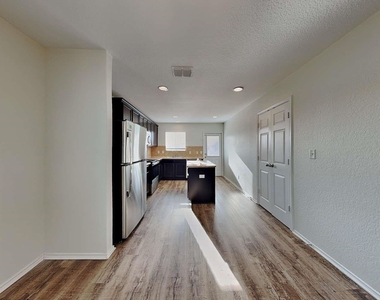 27305 Paraiso Manor - Photo Thumbnail 3