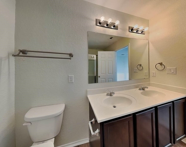 27305 Paraiso Manor - Photo Thumbnail 10