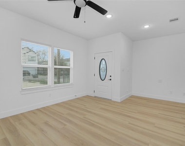 8412 Sunnyhill Street - Photo Thumbnail 6