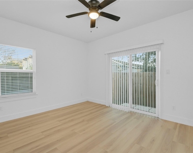 8412 Sunnyhill Street - Photo Thumbnail 18