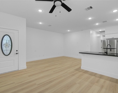 8412 Sunnyhill Street - Photo Thumbnail 5