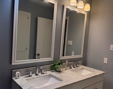 2206 Palomar Street - Photo Thumbnail 4