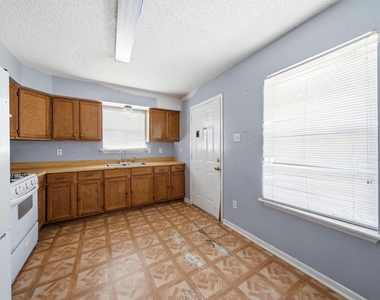 406 E 34th Street - Photo Thumbnail 3