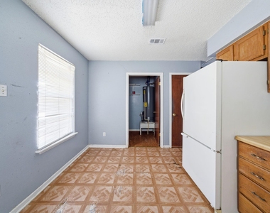 406 E 34th Street - Photo Thumbnail 8
