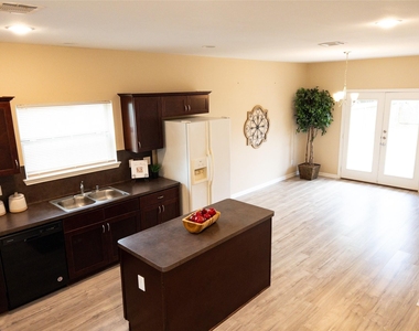3986 Avenue B - Photo Thumbnail 5