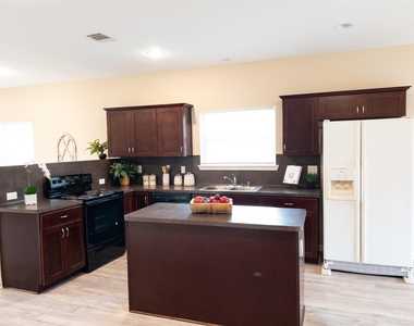 3986 Avenue B - Photo Thumbnail 4