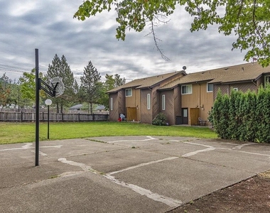 501 N Moss St - Photo Thumbnail 2