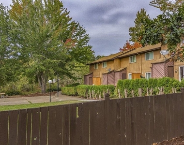 501 N Moss St - Photo Thumbnail 5