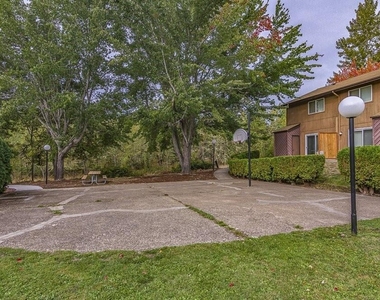 501 N Moss St - Photo Thumbnail 3