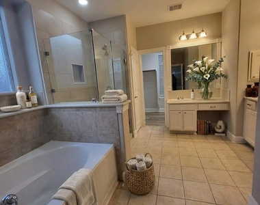 606 Admiral Bay Lane - Photo Thumbnail 29