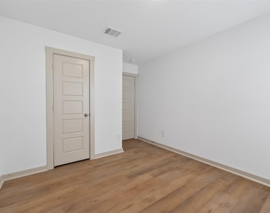 827 Silver Kettle Drive - Photo Thumbnail 18