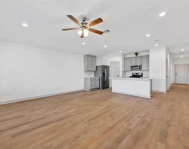827 Silver Kettle Drive - Photo Thumbnail 8
