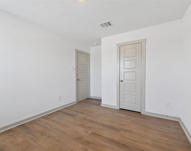 827 Silver Kettle Drive - Photo Thumbnail 16