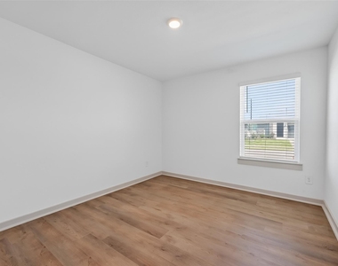 827 Silver Kettle Drive - Photo Thumbnail 15