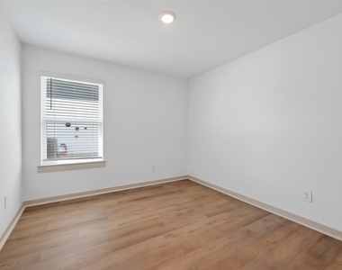 827 Silver Kettle Drive - Photo Thumbnail 17