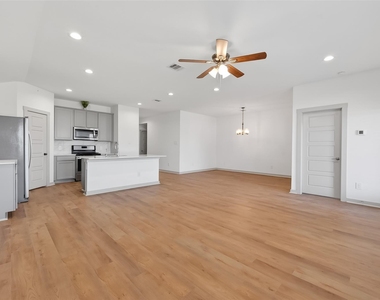 827 Silver Kettle Drive - Photo Thumbnail 7