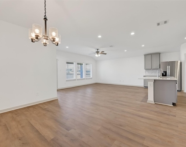 827 Silver Kettle Drive - Photo Thumbnail 11