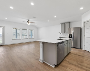 827 Silver Kettle Drive - Photo Thumbnail 2