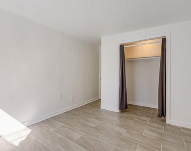 467 Jackson Avenue - Photo Thumbnail 20