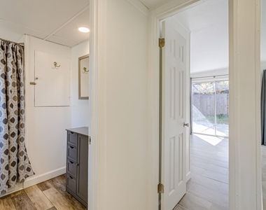 467 Jackson Avenue - Photo Thumbnail 12
