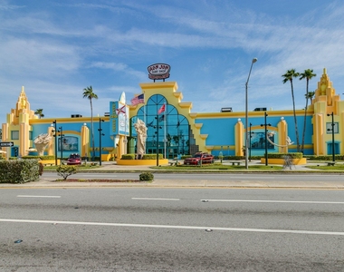 467 Jackson Avenue - Photo Thumbnail 36