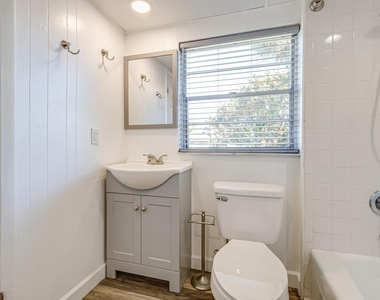 467 Jackson Avenue - Photo Thumbnail 16