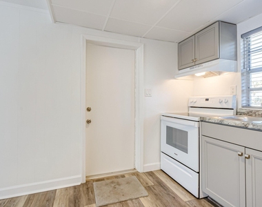 467 Jackson Avenue - Photo Thumbnail 7