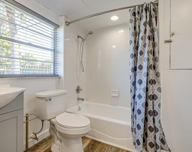 467 Jackson Avenue - Photo Thumbnail 14