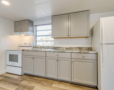 467 Jackson Avenue - Photo Thumbnail 6