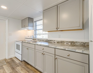 467 Jackson Avenue - Photo Thumbnail 5