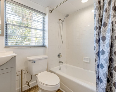 467 Jackson Avenue - Photo Thumbnail 11