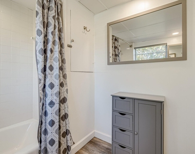 467 Jackson Avenue - Photo Thumbnail 13