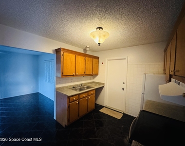 1035 Nevada Drive Ne - Photo Thumbnail 4