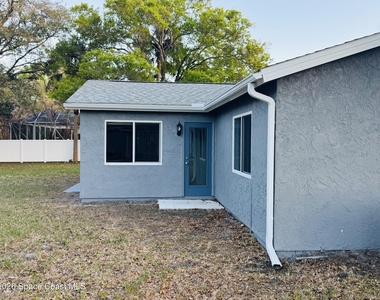 1035 Nevada Drive Ne - Photo Thumbnail 2