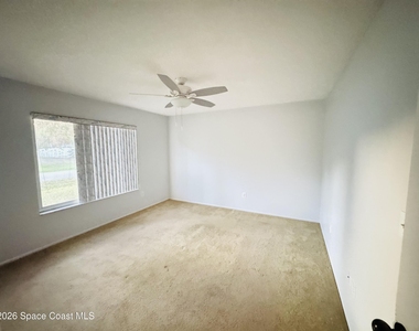 1035 Nevada Drive Ne - Photo Thumbnail 7