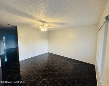 1035 Nevada Drive Ne - Photo Thumbnail 3